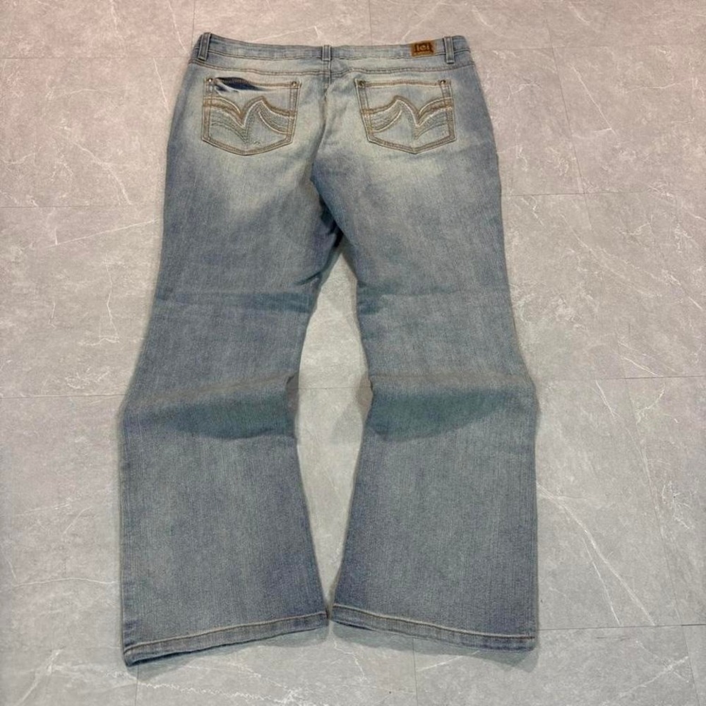 L.e.i. Low‎ rise bootcut jeans with a distressed look #flared #denim